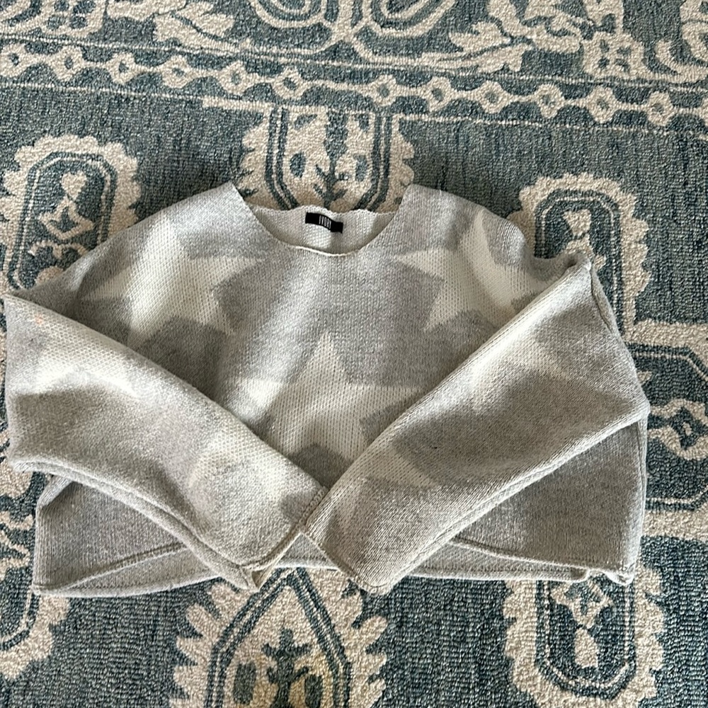 Cropped star sweater